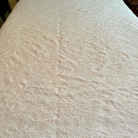 Columbine Cody Bedding Columbine Cody White Matelasse Coverlet Made